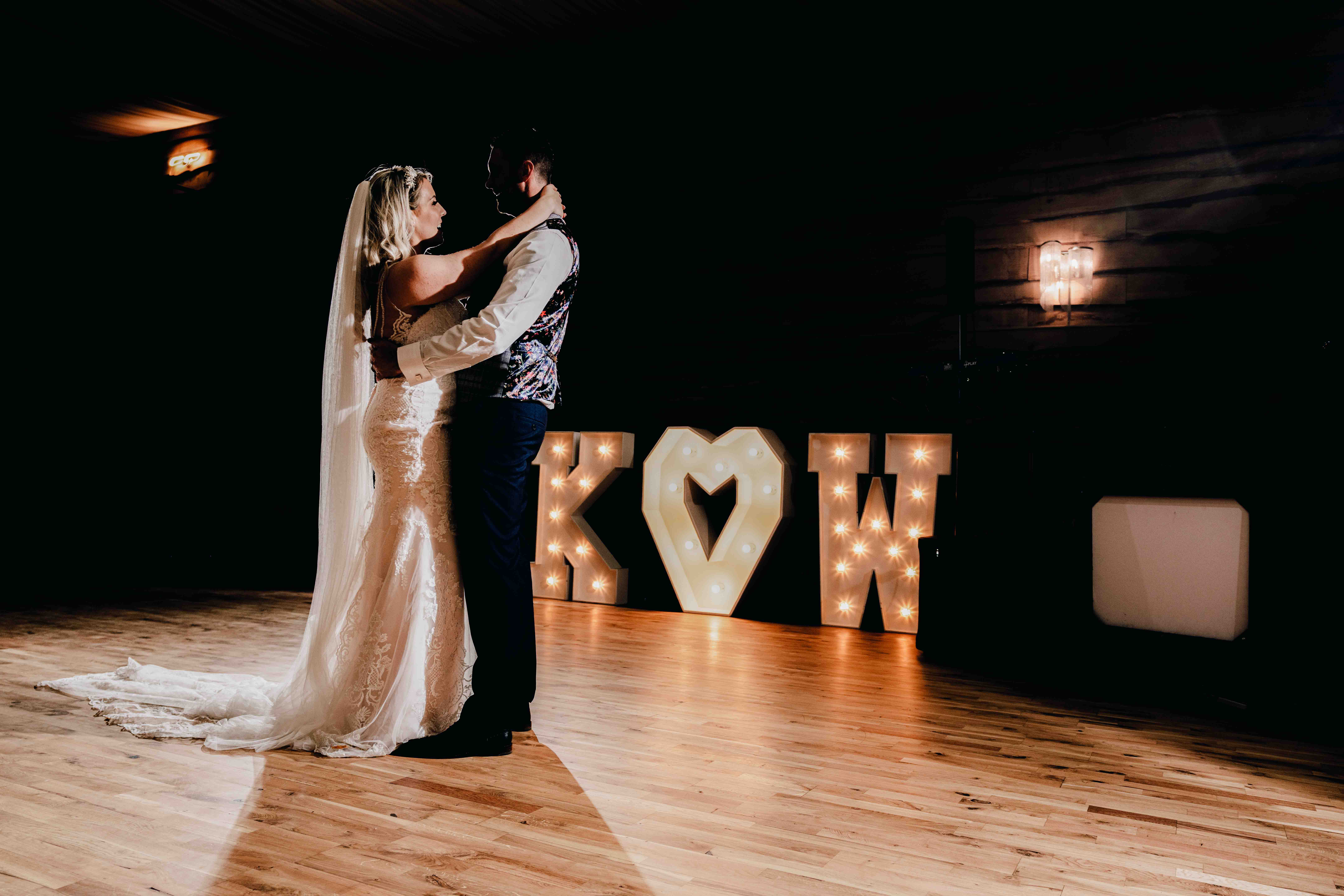First dance wedding photo at the oakwood