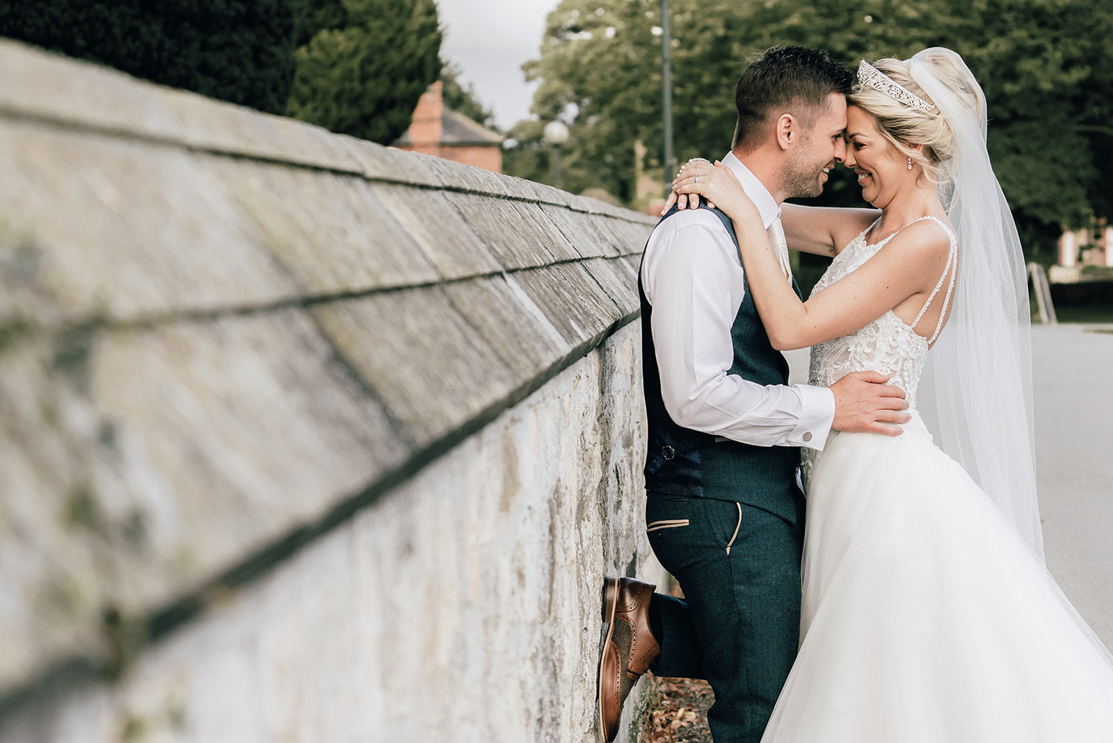 Relaxed and Natural Wedding Portraits