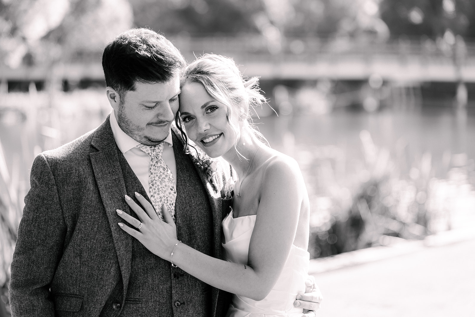 Wedding couples portrait of Lorna & Chris at the Swan at Streatley
