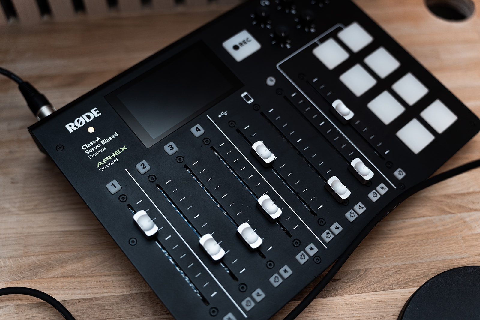 Rode Podcast Mixer - Rodecaster Pro