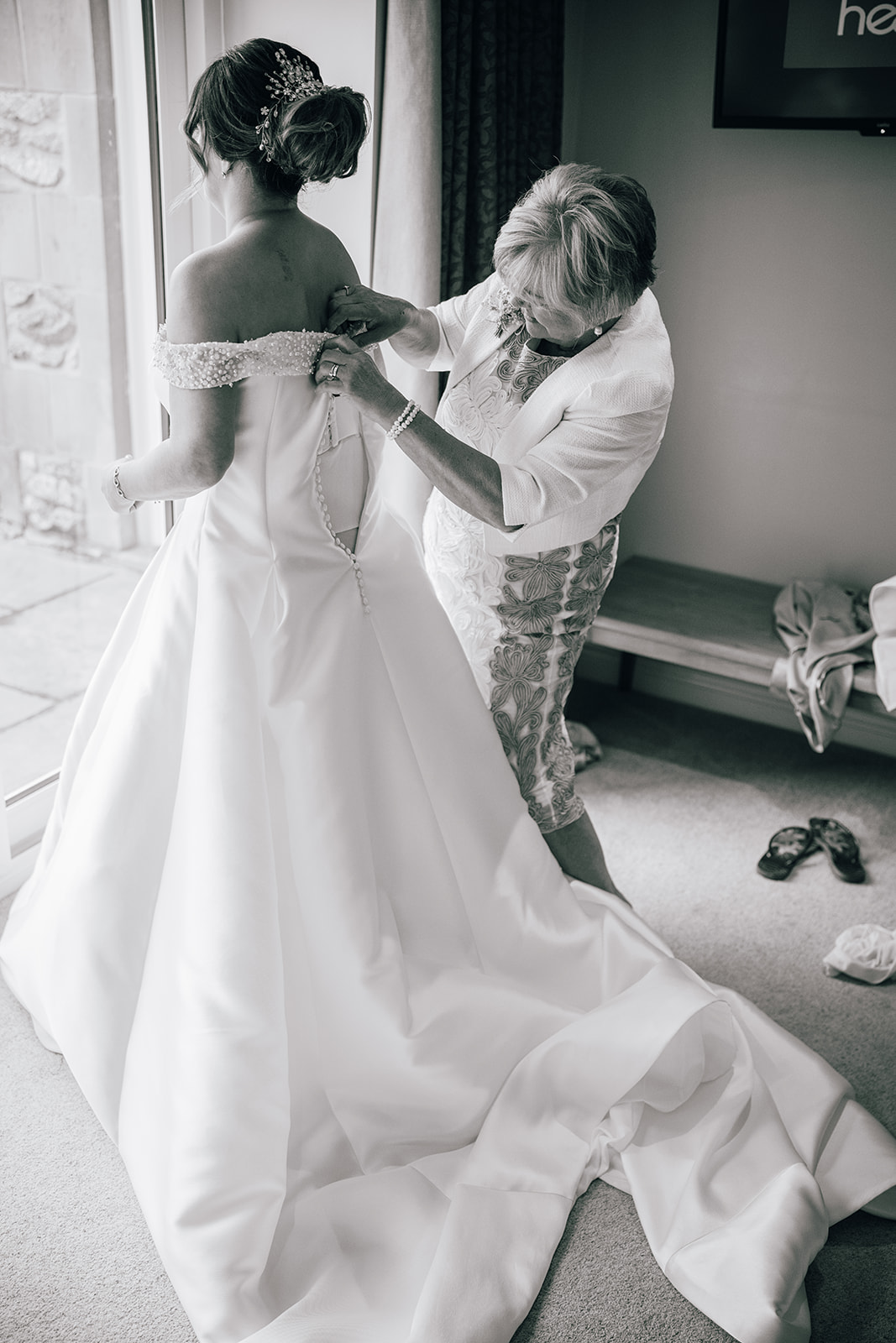 Wedding photographs of bridal prep at the Coniston Hotel